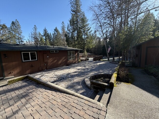 Building Photo - 7429 W Evans Creek Rd