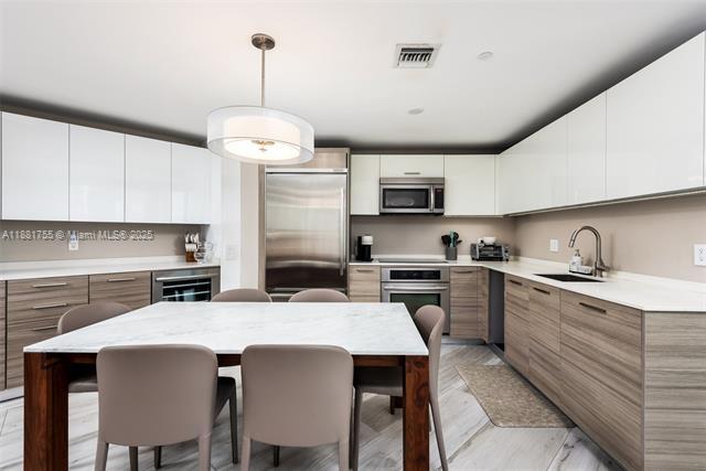 Building Photo - 1300 Brickell Bay Dr