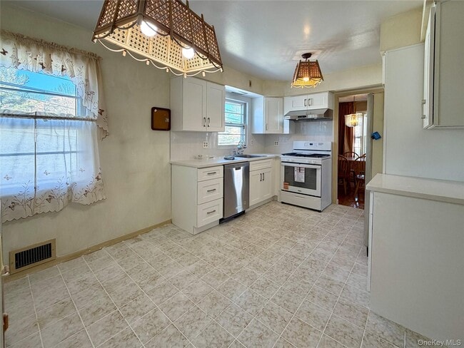 Building Photo - 24-14 215th St