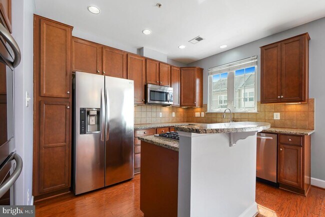 Building Photo - 505 Jurgensen Pl