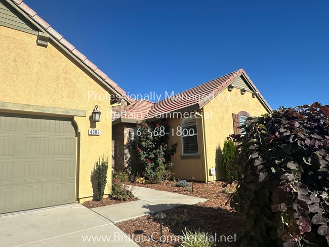 Building Photo - Stunning All Single Story 3 Bedroom, 2.5 B...
