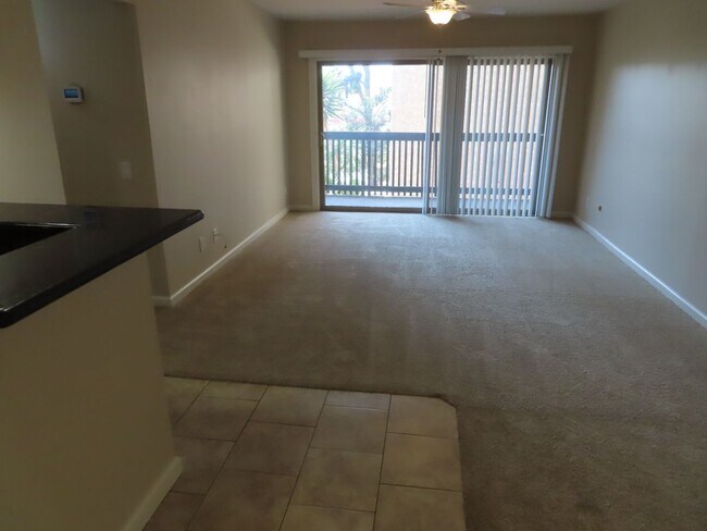 Building Photo - Updated Two Bedroom Condo in Fashion Valley / Mission Valley