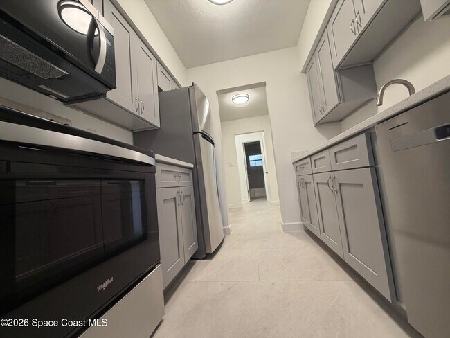 Building Photo - 154 Crescent Beach Dr