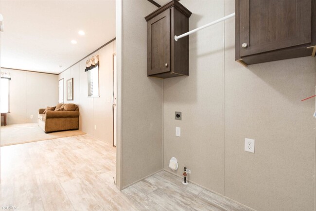 Building Photo - 1 br, 1 bath Mobile Home - Tri-Star Estate...