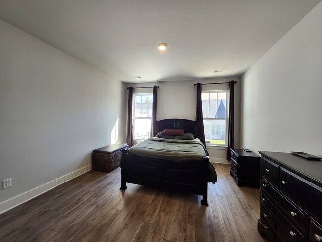 Building Photo - 210 Woodhouse Wy