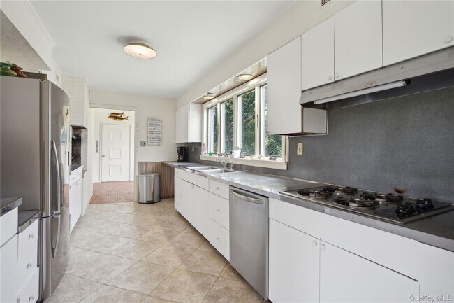 Building Photo - 33 Beach Rd