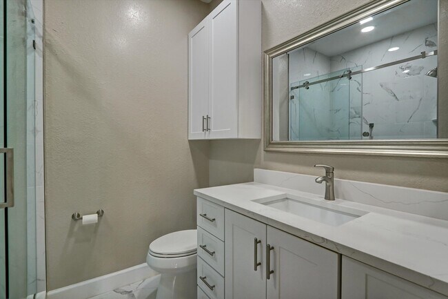 Building Photo - 5000 Culbreath Key Way