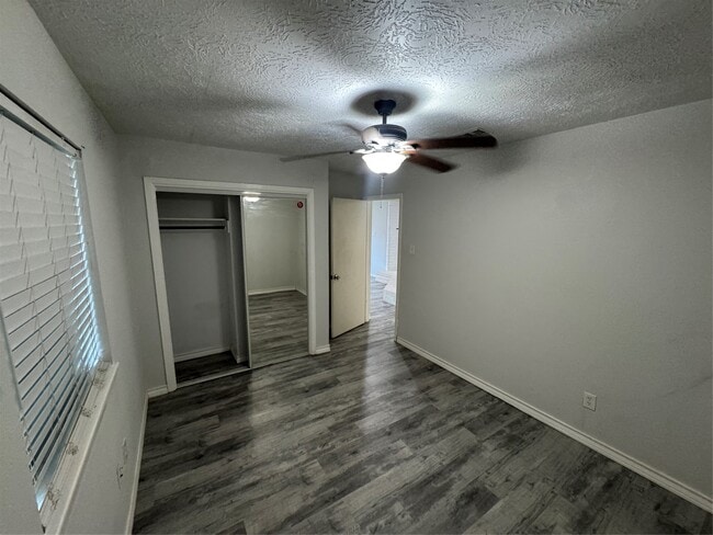 Building Photo - 3227 Fernrock Dr