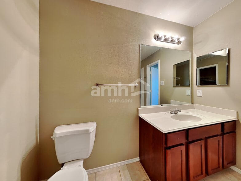 Building Photo - 1227 Wenatchee Dr