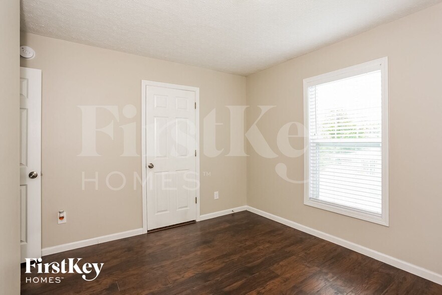 Building Photo - 1241 Clock St