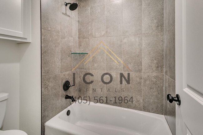 Building Photo - 809 S 2nd St