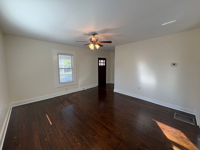 Building Photo - 2/2 Charming Home in West Greenville!