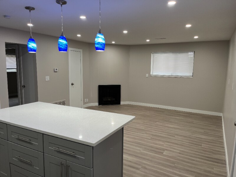 Building Photo - 4371 S Fairbourne Ave
