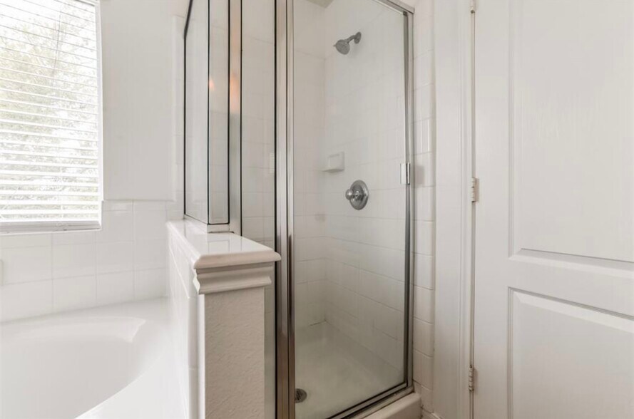 Building Photo - 8126 Montague Manor Ln