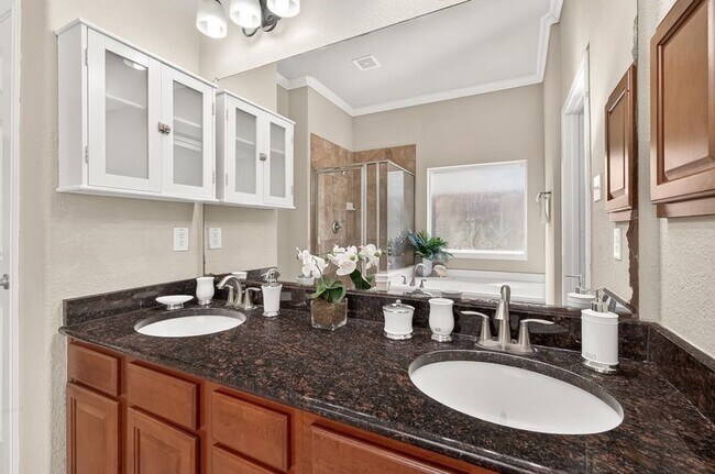 Building Photo - 111 S Rocky Point Cir