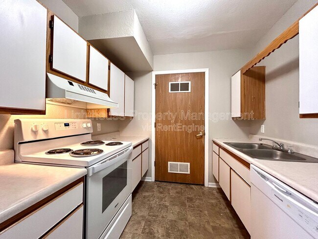 Building Photo - 589 W Randall St