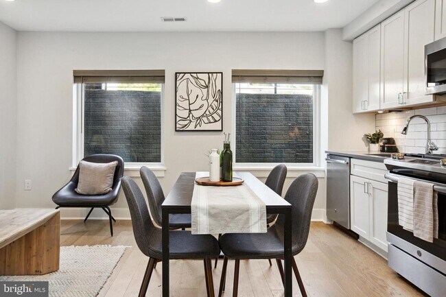 Building Photo - Welcome to this Modern 2BR/2BA condo located in Brookland