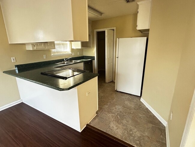 Building Photo - 4044 Chadwyck Dr