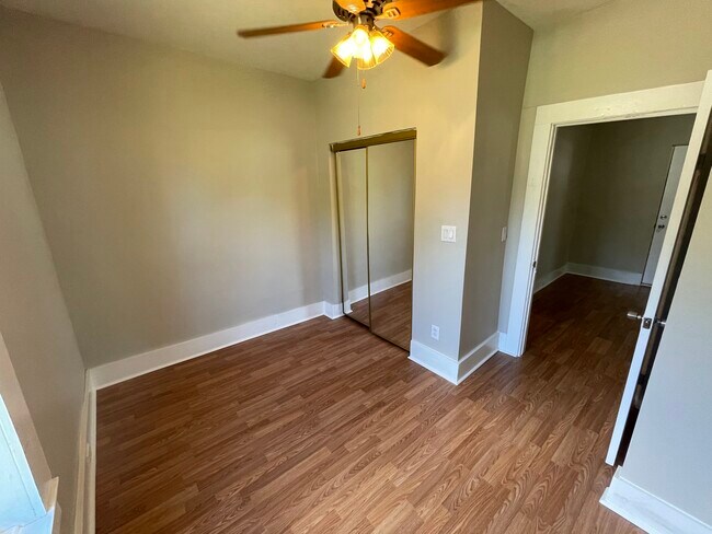 Building Photo - 1804 W 5th St