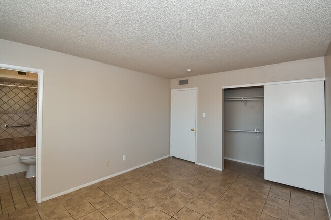 Building Photo - 2490 W Yowell Ct