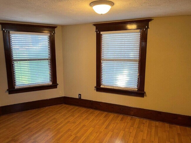 Building Photo - 3 bed 1 bath, country character and historic charm, Large shop, upstairs bonus room ,lots of uniq...
