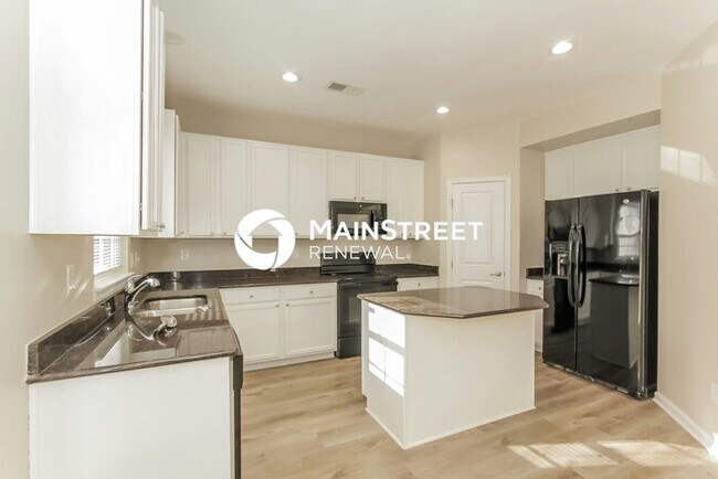 Building Photo - 3 Bedroom Pet-Friendly Home in Charlotte, NC with Main Street Renewal