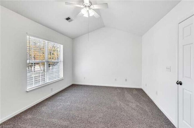 Building Photo - Townhouse / Stoney Creek