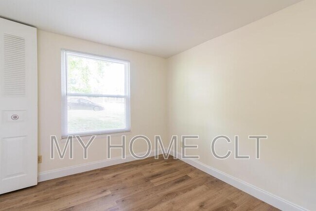 Building Photo - 7821 Cloughy Cir