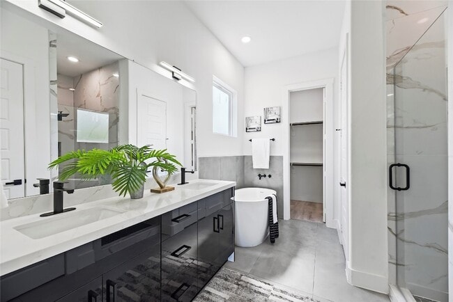 Building Photo - 7210 England St