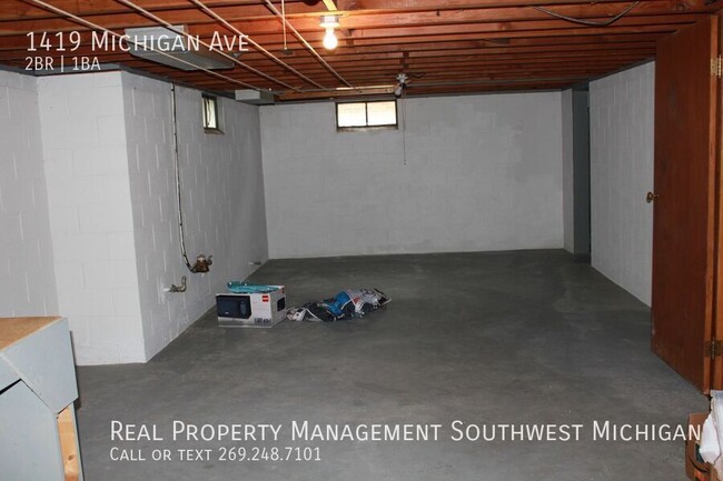 Building Photo - Newly updated 2 bedroom, 1 bath unit in St...