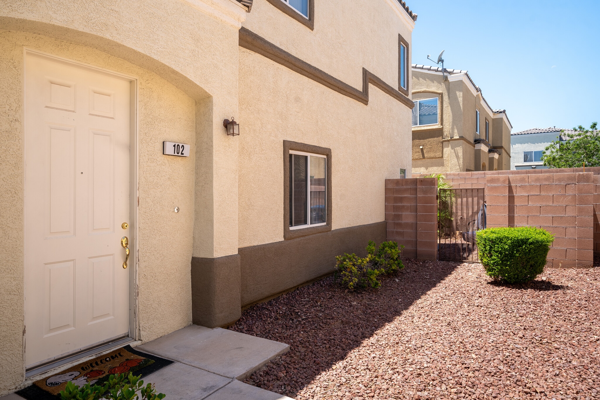 Building Photo - 6321 Blowing Sky St