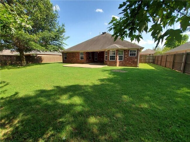 Building Photo - 884 Palisades Ave