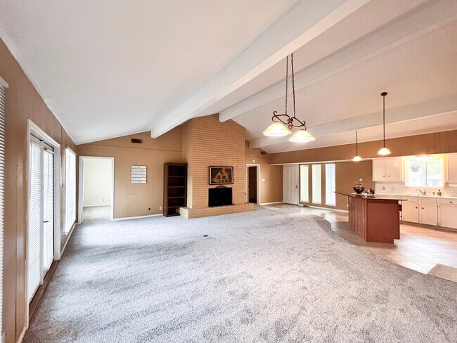 Building Photo - 401 Rolling Hills Dr W