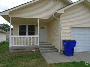 Building Photo - Great Duplex