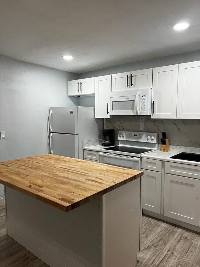 Building Photo - 4877 30th St SW