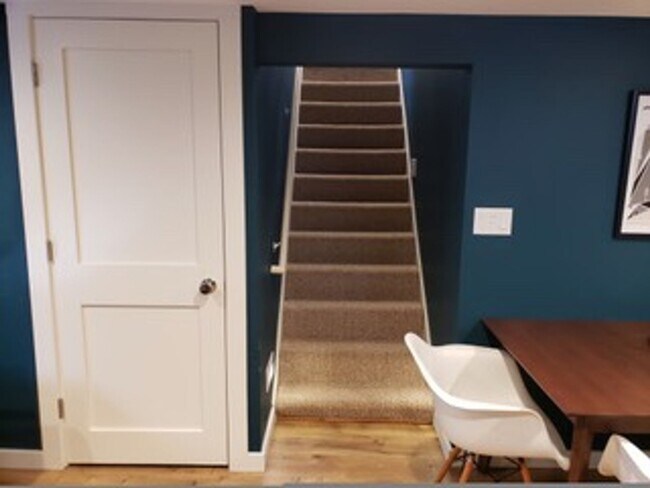 Building Photo - Stunning 4 bedroom rambler in beautiful Ro...