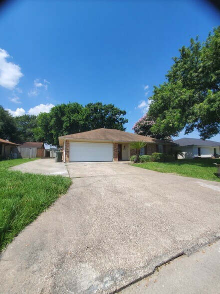 Building Photo - 7801 Barryknoll Ln