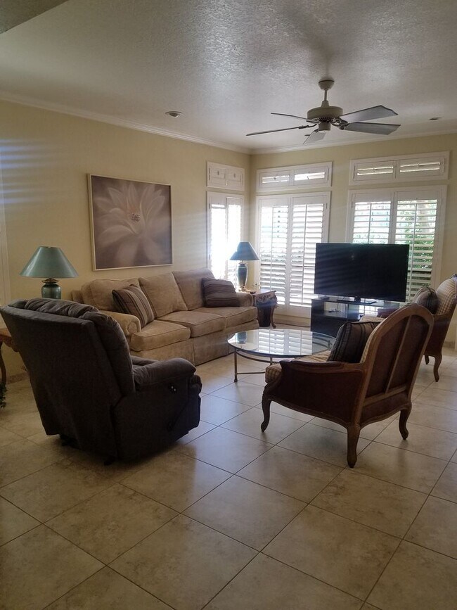 Building Photo - Two bedroom condo