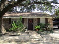 Building Photo - Spring Branch Condo