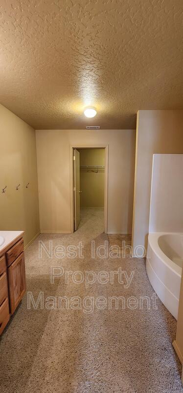 Building Photo - 164 E Linmar Dr