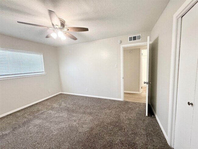 Building Photo - 201 S Kaysie St