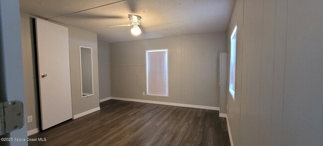 Building Photo - 1345 Barefoot Cir