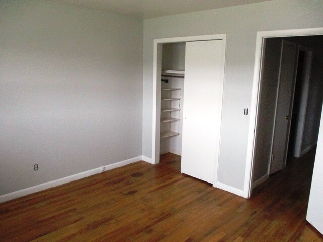 Building Photo - 224 Robinhood Ln