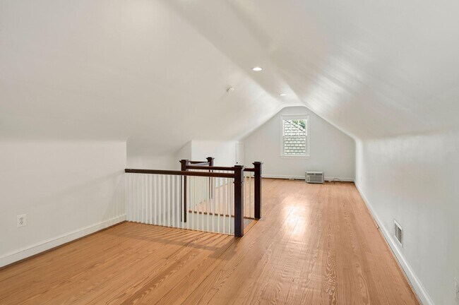 Building Photo - 4505 Alton Pl NW