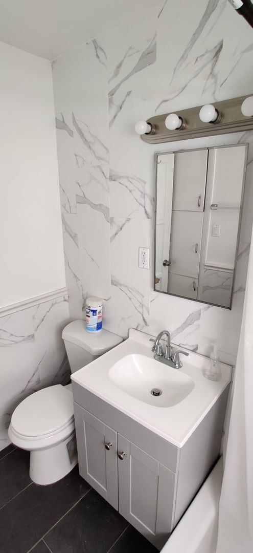 Building Photo - North Long Beach Private Back House