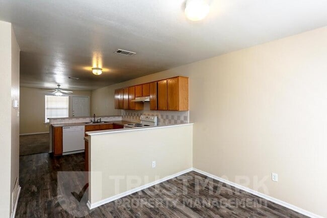 Building Photo - 310 S 40th St