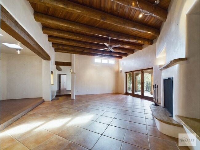 Building Photo - 420 Calle Kokopelli