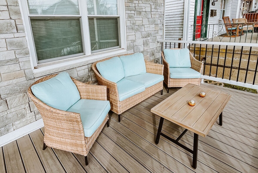 Building Photo - 444 Oneida St