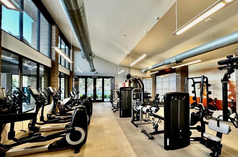 Building Photo - 7031 W Knox Rd