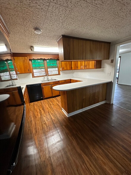 Building Photo - 603 City Blvd